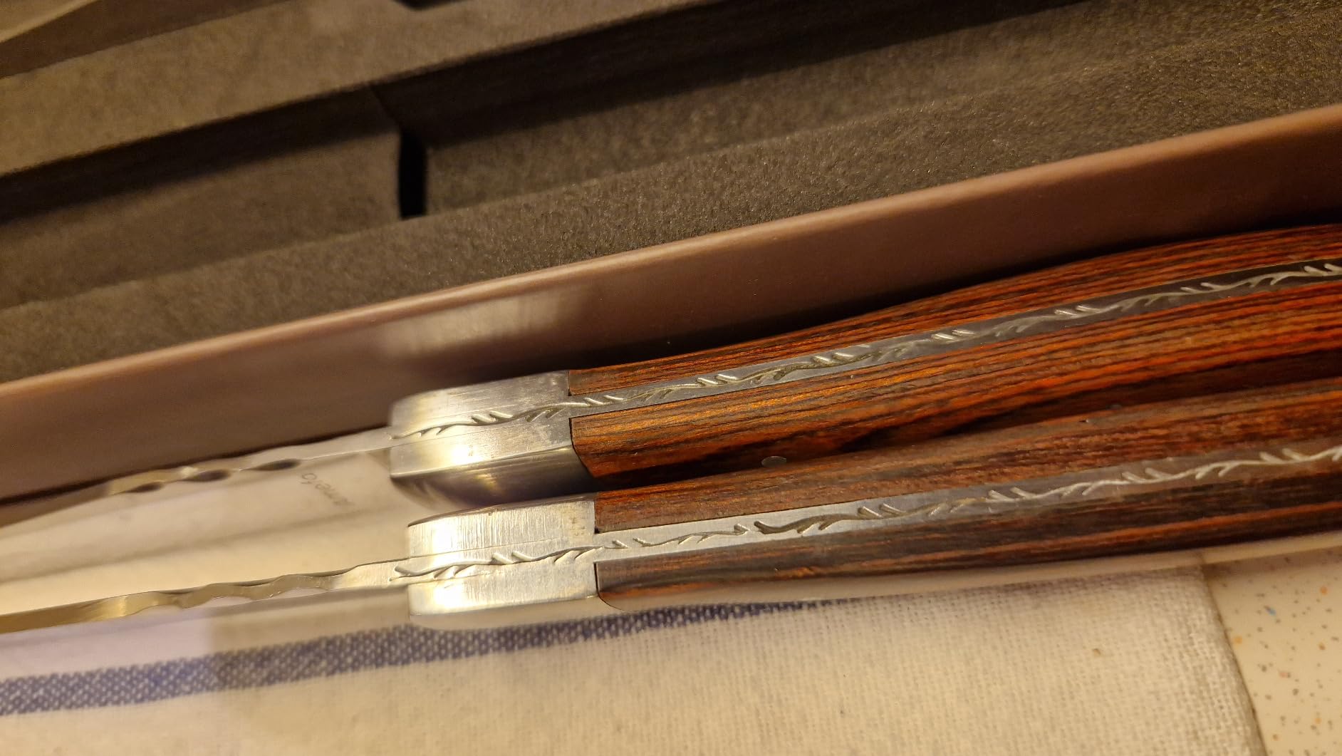 Gute Messer, Etui etwas schlicht
